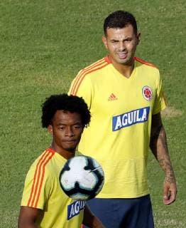 Colombia s national soccer team players Juan Guillermo Cuadrado (L) and Edwin Cardona participate in a training session at the Pituacu stadium, in Salvador, Brazil, 13 June 2019. Colombia s national soccer team training session !ACHTUNG: NUR REDAKTIONELLE NUTZUNG!  Copyright: xMauricioxDuenasxCastanedax COPAME147 20190613-636960627701591047