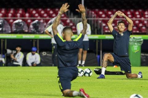 13th June 2019, Morumbi Stadium, Sao Paulo, Brazil ; The Brazilian National football team training before their Copa America game versus Bolivia on 15th June; Roberto Firmino of Brasil loosens up  ActionPlus12143807 L& xe9;oxPinheiro