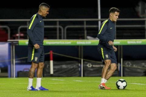 13th June 2019, Morumbi Stadium, Sao Paulo, Brazil ; The Brazilian National football team training before their Copa America game versus Bolivia on 15th June; Philippe Coutinho and Allan of Brasil  ActionPlus12143810 L& xe9;oxPinheiro