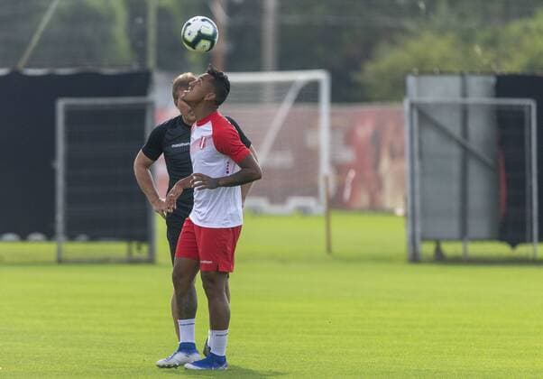 Fußball, Copa America, Nationalteam Peru Training Treino da Selecao do Perú PORTO ALEGRE, RS - 14.06.2019: TREINO DA SELEcaO DO PERÚ - Peruvian team performs training at CT Parque Gigante on Friday morning (14) in Porto Alegre, RS, Brazil. (Photo: Raul Pereira Fotoarena) x1747310x  RaulxPereira