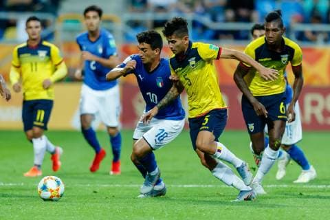Gdynia, Polen, 14.06.2019, FIFA U-20-Weltmeisterschaft Polen 2019, Spiel um Platz 3, Italien - Ecuador, Christian Capone (ITA) und Jordy Alcivar (ECU) im Zweikampf ( Defodi-01048-181394