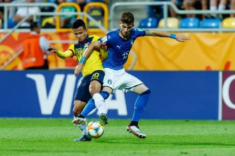 Gdynia, Polen, 14.06.2019, FIFA U-20-Weltmeisterschaft Polen 2019, Spiel um Platz 3, Italien - Ecuador, Jordan Rezabala (ECU) und Enrico Del Prato (ITA) im Zweikampf ( Defodi-01048-181399