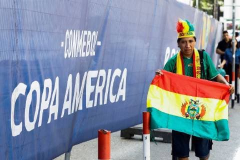 A fan of Bolivia s national soccer team poses outside the Morumbi stadium, in Sao Paulo, Brazil, 14 June 2019, where the Copa America s official opening will be celebrated today. Copa America 2019 in Brazil !ACHTUNG: NUR REDAKTIONELLE NUTZUNG!  Copyright: xMarceloxChellox COPAME291 20190614-636961461056361181