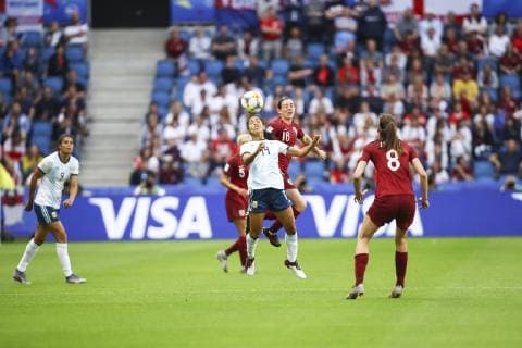 Fußball, WM Damen, England - Argentinien Miriam Mayorga ( Argentine ) vs Jade Moore ( Angleterre ) FOOTBALL : Coupe du Monde Feminine - Groupe D - Angleterre v Argentine - 14 06 2019 GwendolineLeGoff Panoramic 