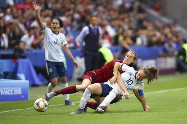 Sport Bilder des Tages Fußball, WM Damen, England - Argentinien Jill Scott ( Angleterre ) vs Estafania Banini ( Argentine ) FOOTBALL : Coupe du Monde Feminine - Groupe D - Angleterre v Argentine - 14 06 2019 GwendolineLeGoff Panoramic 