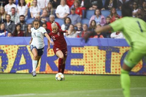Adriana Sachs ( Argentine ) vs Beth Mead ( Angleterre ) FOOTBALL : Coupe du Monde Feminine - Groupe D - Angleterre v Argentine - 14 06 2019 GwendolineLeGoff Panoramic 