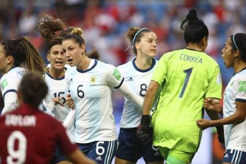 Joie equipe Argentine FOOTBALL : Coupe du Monde Feminine - Groupe D - Angleterre v Argentine - 14 06 2019 GwendolineLeGoff Panoramic 