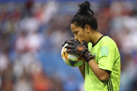 Karen Bardsley ( Gardienne goal Angleterre ) embrasse ballon FOOTBALL : Coupe du Monde Feminine - Groupe D - Angleterre v Argentine - 14 06 2019 GwendolineLeGoff Panoramic 