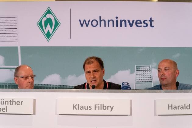 GER, 1.FBL, Werder Bremen Partnerschaft mit Wohninvest 14.06.2019, Wohninvest Weserstadion, Bremen, GER, 1.FBL, Werder Bremen Partnerschaft mit Wohninvest, Werder Bremen hat die Namensrecht für 10 Jahre an die Wohninvest in Stuttgart verkauft. Das Stadiuon wird künftig wohninvest Weserstadion heißen im Bild Heinz-Günther Guenther Zobel (BWS Geschaeftsfuehrer) Klaus Filbry (Vorsitzender der Geschäftsführung Kaufmännischer Geschäftsführer SV Werder Bremen) Harald Panzer ( Chief Exceutive Officer)