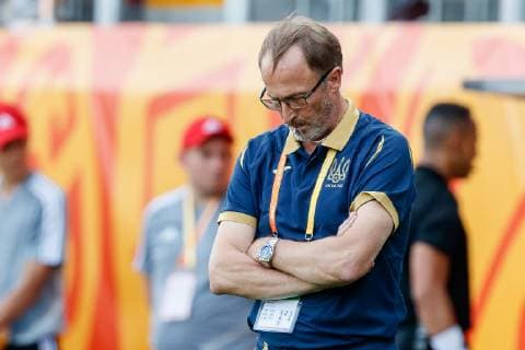 Lodz, Polen, 15.06.2019, FIFA U-20-Weltmeisterschaft Polen 2019, Finale, Ukraine - Korea, Trainer Petrakov Oleksandr (UKR) schaut ( Defodi-01048-181714