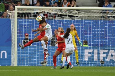Fußball, WM Damen, Kanada - Neuseeland Kadeisha Buchaman (canada) vs Sarah Gregorius (nlle zelande) FOOTBALL : Canada vs Nouvelle Zelande - Coupe du monde de Football Feminin Groupe E - 15 06 2019 FredericChambert Panoramic 
