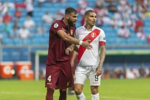 Venezuela x Peru PORTO ALEGRE, RS - 15.06.2019: VENEZUELA X PERU - Jhon Chancellor contests bid with Paolo Guerrero during a match between Venezuela and Peru, valid for the 2019 Copa America group stage, held this Saturday (15th) at the Grêmio Arena in Porto Alegre, RS. (Photo: Raul Pereira Fotoarena) x1748304x  RaulxPereira