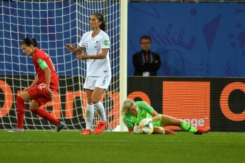 Christine Sainclair (canada) vs Abby Erceg et Erin Nayler (nlle zelande) FOOTBALL : Canada vs Nouvelle Zelande - Coupe du monde de Football Feminin Groupe E - 15 06 2019 FredericChambert Panoramic 