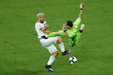 Colombian goalkeeper David Ospina (R) in action against Argentinian Sergio Aguero (L) during the Copa America 2019 Group B soccer match between Argentina and Colombia, at Arena Fonte Nova Stadium in Salvador, Brazil, 15 June 2019. Argentina vs. Colombia !ACHTUNG: NUR REDAKTIONELLE NUTZUNG!  Copyright: xJoedsonxAlvesx SCA0321 20190616-636962412644159475