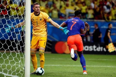 Colombian Duvan Zapara (R) celebrates after scoring the 2-0 lead against Argentinian goalkeeper Franco Armani (L) during the Copa America 2019 Group B soccer match between Argentina and Colombia, at Arena Fonte Nova Stadium in Salvador, Brazil, 15 June 2019. Argentina vs. Colombia !ACHTUNG: NUR REDAKTIONELLE NUTZUNG!  Copyright: xRaulxSpinassex SCA0383 20190616-636962472863086165