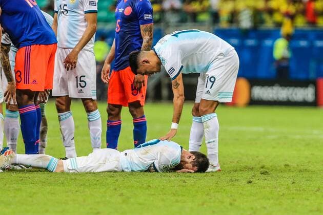 June 15, 2019 - Brazil - BA - COPA AMERICA ARGENTINA X COLOMBIA - ESPORTES - , da Argentina, em lance com da ColoÂ mbia durante partida valida pelo Grupo B da Copa America 2019, na Arena Fonte Nova, em Salvador, neste sabado (15). Foto: AGB Copa America ARG X COL - ZUMAb158 20190615_zap_b158_045 Copyright: xGeraldoxBubniakx