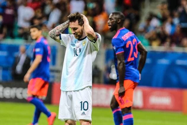 Sport Themen der Woche KW24 Sport Bilder des Tages June 15, 2019 - Brazil - BA - COPA AMERICA ARGENTINA X COLOMBIA - ESPORTES - , da Argentina, em lance com da ColoÂ mbia durante partida valida pelo Grupo B da Copa America 2019, na Arena Fonte Nova, em Salvador, neste sabado (15). Foto: AGB Copa America ARG X COL - ZUMAb158 20190615_zap_b158_058 Copyright: xGeraldoxBubniakx