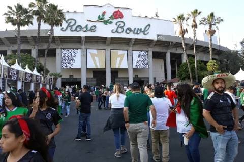 June 15, 2019 - EUM20190615DEP03.JPG .CIUDAD DE MEXICO. SoccerSeleccion Mexicana.- 15 de junio de 2019. Aspectos de los aficionados mexicanos previo al partido entre la Seleccion Mexicana y la de Cuba, disputa de la Copa Oro en el estadio Rose Bowl. Foto: Agencia EL UNIVERSALEELG Latin News: June 15, 2019 Copyright: xElxUniversalx