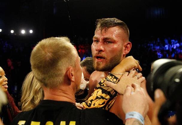Sport Themen der Woche KW24 Sport Bilder des Tages Tom Schwarz with a battered and bloodied face is consoled by this wife and coach after a TKO loss in the 2nd round of the Tyson Fury vs Tom Schwarz 12-round Heavyweight boxing match, June 15, 2019 at the MGM Grand Garden Arena in Las Vegas, NV.  LAV2019061519 JAMESxATOA