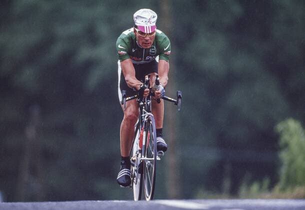 Erik Zabel geb. 07.07.1970 ist ein ehemaliger deutscher Profi-Radrennfahrer er war Spezialist füt Eintagsrennen und Sprints er konnte 6mal das grüne Trickot (Foto 2001) für den Punktebesten bei der Tour de France gewinnen 2013 legte er eine Doping-Beichte ab (er gestand von 1996 bis 2003 mit EPO + Eigenblut + Kortison behandelt worden zu sein)