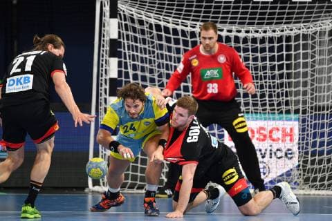 Johannes GOLLA (GER) Aktion,Zweikampf gegen Luigi QUNI (KOS).-li: Erik SCHMIDT (GER). Handball Laenderspiel der Maenner, EHF Euro Qualifikation. Deutschland (GER)-Kosovo (KOS), am 16.06.2019 Arena Nuernberger Versicherung.