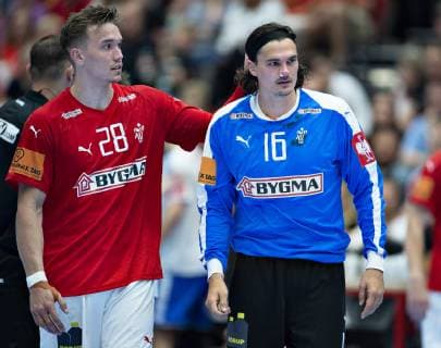 Danmarks maalmand Jannick Green med blodnaese faar et roestende klap af Lasse Andersson i EM kvalifikationslandskampen i herrehaandbold mellem Danmark og Faeroeerne i Jutlander Bank Arena Aalborg, soendag den 16. juni 2019.. , Aalborg Jylland Denmark Copyright: HenningxBagger HenningxBaggerx COP101 spdk20190616-200806-L