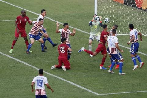 Paraguay s goalkeeper Roberto Fernández (C) grabs the ball during the Copa America 2019 Group B soccer match between Paraguay and Qatar, at Maracana Stadium in Rio de Janeiro, Brazil, 16 June 2019. Paraguay vs. Qatar !ACHTUNG: NUR REDAKTIONELLE NUTZUNG!  Copyright: xJulioxCesarxGuimaraesx SCA0436 20190616-636963178097696575