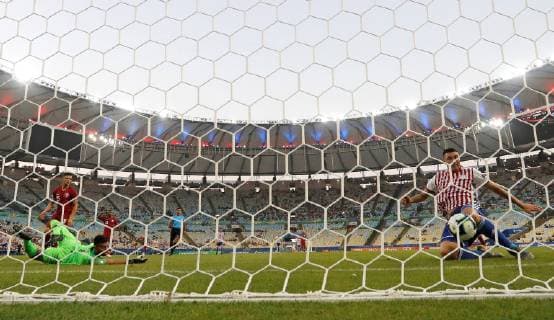Paraguay s goalkeeper Roberto Fernandez observes as the ball crosses in front the goal line during the Copa America 2019 Group B soccer match between Paraguay and Qatar, at Maracana Stadium in Rio de Janeiro, Brazil, 16 June 2019. Paraguay vs. Qatar !ACHTUNG: NUR REDAKTIONELLE NUTZUNG!  Copyright: xFernandoxMaiax SCA0460 20190616-636963204239999816