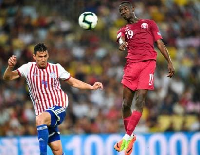 (190617) -- RIO DE JANEIRO, June 17, 2019 (Xinhua) -- Almoez Abdulla(R) of Qatar vies with Paraguay s Fabian Balbuena during the Group B match between Qatar and Paraguay at the Copa America 2019, held in Rio de Janeiro, Brazil, June 16, 2019. The match ended with 2-2. (Xinhua Xin Yuewei) (SP)BRAZIL-RIO DE JANEIRO-SOCCER-COPA AMERICA 2019-QATAR VS PARAGUAY 