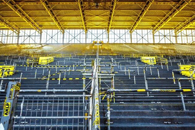 DEU, Deutschland, Nordrhein-Westfalen, Dortmund, 21.04.2019: Signal Iduna Park (bis 2005 Westfalenstadion), seit 1974 Spielstätte von Borussia Dortmund (Ballspielverein Borussia 09 e. V. Dortmund, BVB, BVB 09). Unter dem Motto Feier im SIGNAL IDUNA PARK Dein ganz persönliches Osterfest mit einer Stadiontour konnte an den Feiertagen das Stadion besichtig werden. Das Stadion ist Veranstaltungsort beim 37. Evangelischen Kirchentag