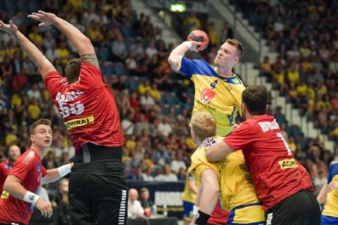 STOCKHOLM 20190616 Sveriges Markus Olsson med bollen under söndagens handbollsmatch i EHF Euro Cup mellan Sverige och Österrike pa Hovet. STOCKHOLM SVERIGE x10070x