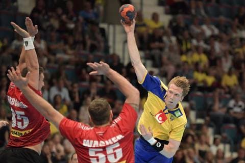 STOCKHOLM 20190616 Sveriges Simon Jeppsson med bollen under söndagens handbollsmatch i EHF Euro Cup mellan Sverige och Österrike pa Hovet. STOCKHOLM SVERIGE x10070x