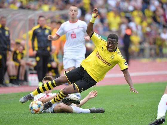16.06.2019, Fussball, Finale Deutsche Meisterschaft B Junioren 2019, Borussia Dortmund - 1. FC Koeln 2:3 Youssoufa Moukoko (Borussia Dortmund), re., gegen Finn Lanser (1. FC Koeln) *** 16 06 2019, Soccer, Final German Championship B Juniors 2019, Borussia Dortmund 1 FC Koeln 2 3 Youssoufa Moukoko Borussia Dortmund , re , against Finn Lanser 1 FC Koeln Team2