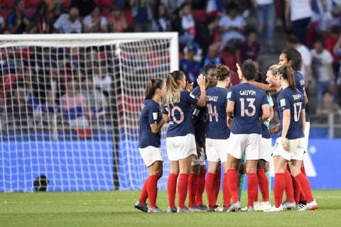 Fußball, Damen WM, Nigeria - Frankreich FAIR PLAY - 06 AMANDINE HENRY (FRA) FOOTBALL FEMININ : Nigeria vs France - Coupe du Monde Fifa France 2019 - 17 06 2019 AnthonyBIBARD FEP Panoramic 