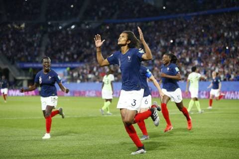 Fußball, Damen WM, Nigeria - Frankreich Joie Wendie Renard (France) et equipe FOOTBALL : Coupe du Monde Feminine - Groupe A - Nigeria v France - 17 06 2019 GwendolineLeGoff Panoramic 