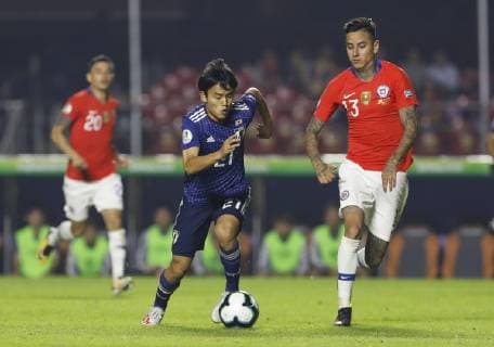 Fußball, Copa America, Japan - Chile Japan vs. Chile SÃO PAULO, SP - 17.06.2019: JAPAN VS. CHILE - Takefusa Kubo and Pulgar during a match between Japan and Chile, valid for the group stage of the Copa America 2019, held this Monday (17) at the Morumbi Stadium in São Paulo, SP. (Photo: Ricardo Moreira Fotoarena) x1749381x  RicardoxMoreira