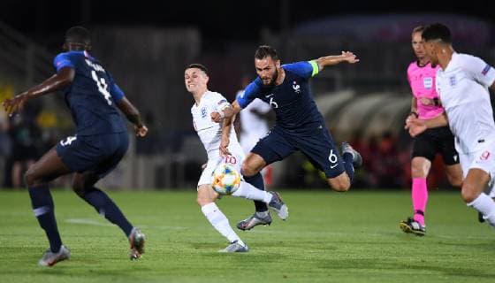 FUSSBALL UEFA U21, U 21 EUROPAMEISTERSCHAFT 2019 in Italien England - Frankreich 18.06.2019 Phil Foden (Mitte li, England) gegen Lucas Tousart (re, Frankreich)