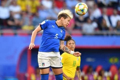 Elena Linari (Italien) (5) köpft den Ball, 18.06.2019, Valenciennes (Frankreich), Fussball, FIFA Frauen-WM 2019, Italien - Brasilien, FIFA REGULATIONS PROHIBIT ANY USE OF PHOTOGRAPHS AS IMAGE SEQUENCES AND OR QUASI-VIDEO.