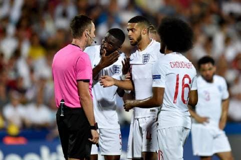 Players of England protest with the refere during the 2019 UEFA EURO, EM, Europameisterschaft,Fussball U-21 Championship match between England U-21 and France U-21 at Orogel Stadium Dino Manuzzi , Cesena, Italy on 18 June 2019. Copyright: xGiuseppexMaffiax 24260025
