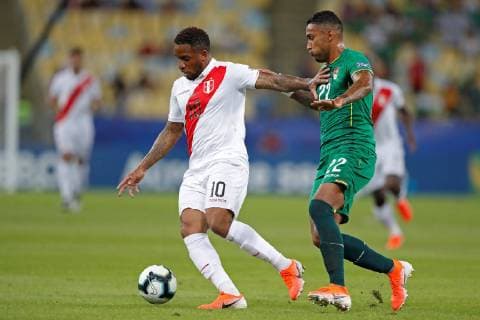 Peru s Jefferson Farfan (L) vies for the ball against Adrian Jusino (R) of Bolivia during the Copa America 2019 Group A soccer match between Bolivia and Peru, at Maracana Stadium in Rio de Janeiro, Brazil, 18 June 2019. Bolivia vs. Peru !ACHTUNG: NUR REDAKTIONELLE NUTZUNG!  Copyright: xFernandoxMaiax SCA0843 20190618-636964986914775776