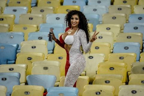 Fußball, Copa America, Internationale Medien offenbar begeistert von weiblichem Fan Perus Bolivia vs. Peru RIO DE JANEIRO, RJ - 18.06.2019: BOLIVIA VS. PERU - Peruvian fan during a match between Bolivia and Peru, valid for the group stage of the Copa America 2019, held on Tuesday (18) at the Maracanã Stadium in Rio de Janeiro, RJ. (Photo: Nayra Halm Fotoarena) x1749662x  NayraxHalm