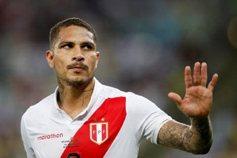Peru s Paolo Guerrero greets peruvian fans during the Copa America 2019 Group A soccer match between Bolivia and Peru, at Maracana Stadium in Rio de Janeiro, Brazil, 18 June 2019. Bolivia vs. Peru !ACHTUNG: NUR REDAKTIONELLE NUTZUNG!  Copyright: xAntonioxLacerdax SCA08124 20190619-636965054519624680