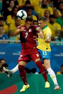 Brazilian David Neres (R) in action against Venezuelan Darwin Machis (L), during the Copa America 2019 Group A soccer match between Brazil and Venezuela, at Arena Fonte Nova Stadium in Salvador, Brazil, 18 June 2019. Brazil vs. Venezuela !ACHTUNG: NUR REDAKTIONELLE NUTZUNG!  Copyright: xMauricioxDuenasxCastanedax SCA0727 20190619-636965101452589536
