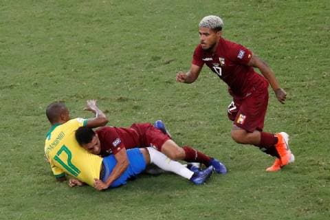 Sport Bilder des Tages Fernandinho (L) Brazil in action with Arquímedes Figuera of Venezuela during the Copa America 2019 Group A soccer match between Brazil and Venezuela, at Arena Fonte Nova Stadium in Salvador, Brazil, 18 June 2019. Brazil vs. Venezuela !ACHTUNG: NUR REDAKTIONELLE NUTZUNG!  Copyright: xRaulxSpinassex SCA0783 20190619-636965166841909176