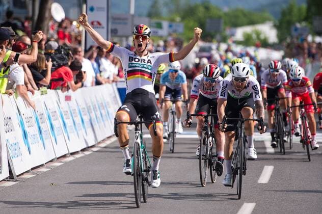 Sport Themen der Woche KW25 Sport Bilder des Tages Pascal Ackermann (GER BORA-hansgrohe) gewinnt die 1.Etappe der 26. Slowenien Rundfahrt in Rogaska Slatina - Finish - Ziel - Zielsprint - Zielankunft - Finale - Final - Sprint - Jubel - Freude - Luck - Emotion - Emotionen - Mimik - Mimic - Gestik - Gestic - Aktion Rennszene - Querformat - quer - horizontal - Event Veranstaltung: 26. Tour of Sloveia - 1.Etappe Stage 1: Ljubljana to nach Rogaska Slatina 167.7 km - Ort Location: Rogaska Slatina - Region: Styria - Land Country: Slowenien Slovenia - Datum Date: 19.06.2019 Cycling Radsport 26. Tour of Slovenia - 1.Etappe 19.06.2019 *** Pascal Ackermann GER BORA hansgrohe wins the 1 stage of the 26 Slovenia Tour in Rogaska Slatina Finish Finish Finish Sprint Finish Final Sprint Jubilation Joy Luck Emotionen Emotions Mimic Mimic Gestic Gestic Action Racing scene Landscape Landscape horizontal Event Event 26 Tour of Sloveia 1 Stage Stage 1 Ljubljana to Rogaska Slatina 167 7 km Place Location Rogaska Slatina Region Styria Country Slovenia Slovenia Date Date 19 06 2019 Cycling Cycling 26 Tour of Slovenia 1 Stage 19 06 2019 