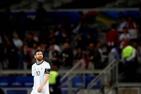 Sport Bilder des Tages Argentina s Lionel Messi reacts during the Copa America 2019 Group B soccer match between Argentina and Paraguay, at Mineirao Stadium in Bello Horizonte, Brazil, 19 June 2019. Argentina vs. Paraguay !ACHTUNG: NUR REDAKTIONELLE NUTZUNG!  Copyright: xJuanxIgnacioxRoncoronix SCA09105 20190620-636965999347664186