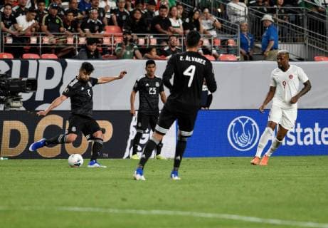 Mexico defender Nestor Araujo (L) kicks the ball away as teammates Mexico midfielder Jesus Gallardo (C-L) and Mexico defender Edson Alvarez (C-R) and Canada forward Cyle Larin (C) look on during the Gold Cup match between Canada and Mexico, at Broncos Stadium at Mile High in Denver, CO, USA, 19 June 2019. Canada vs Mexico !ACHTUNG: NUR REDAKTIONELLE NUTZUNG!  Copyright: xToddxPiersonx AME5044 20190620-636966106795922491