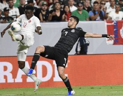 Canada midfielder Alphonso Davies (L) kicks the ball away from Mexico forward Raul Jimenez (R) during the second half of their Gold Cup s Group A match, at Broncos Stadium at Mile High in Denver, CO, USA, 19 June 2019. Mexico defeated Canada by 3-1. Mexico vs. Canada !ACHTUNG: NUR REDAKTIONELLE NUTZUNG!  Copyright: xToddxPiersonx GRAF1343 20190620-636966163092138903