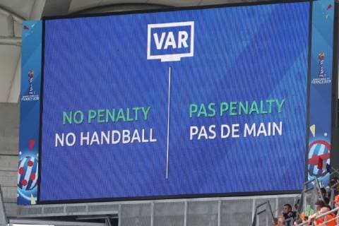REIMS, 20-06-2019 ,Stade Auguste-Delaune, World Championship, WM, Weltmeisterschaft 2019 , Nederland - Canada Women , VAR Review during the match Nederland - Canada Women Nederland - Canada Women  x3721704x Copyright: