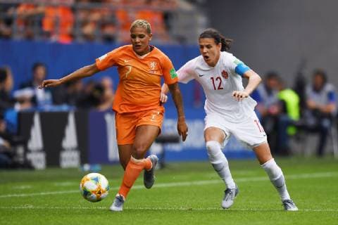 (l-r) Shanice van de Sanden of Netherlands women, Christine Sinclair of Canada women during the FIFA Women s World Cup France 2019 group E match between The Netherlands and Canada at Stade Auguste-Delaune on June 20, 2019 in Reims, France FIFA Women s World Cup France 2019 2018 2019 xVIxVIxImagesx xGerritxvanxKeulenxIVx 14780688